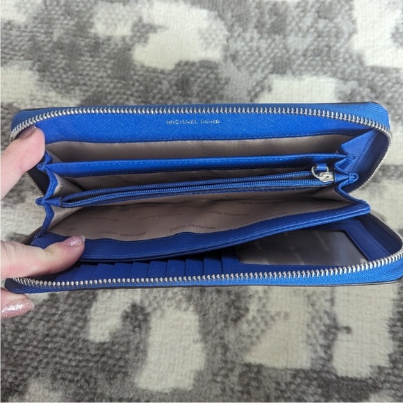 MICHAEL KORS SAFFIANO LEATHER ZIP AROUND WALLET IN ROYAL BLUE w/SILVER HARDWARE - Picture 8 of 8